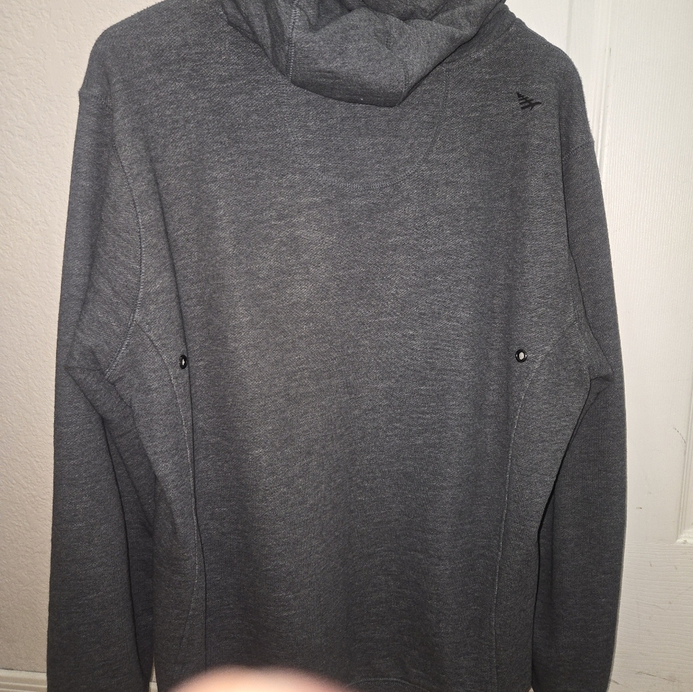 Paper Plane hoodie jay-z. Blk/white paper plane. Sz lrg.